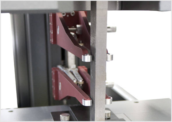 Ensaio de torção em sistemas de ensaio de coluna única da série 6800