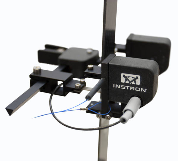 Extensómetro biaxial en una probeta de material compuesto