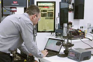 5989-electromechanical-universal-testing-machine-800x600