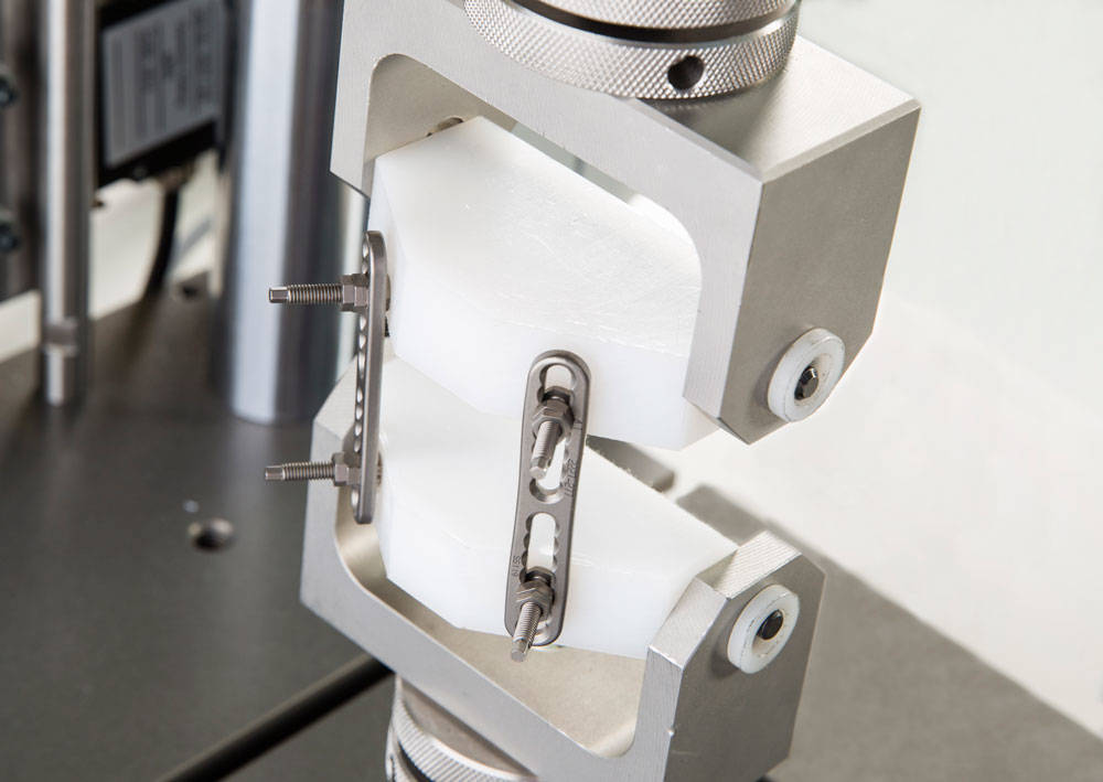 Prüfung von Wirbelsäulenimplantaten
