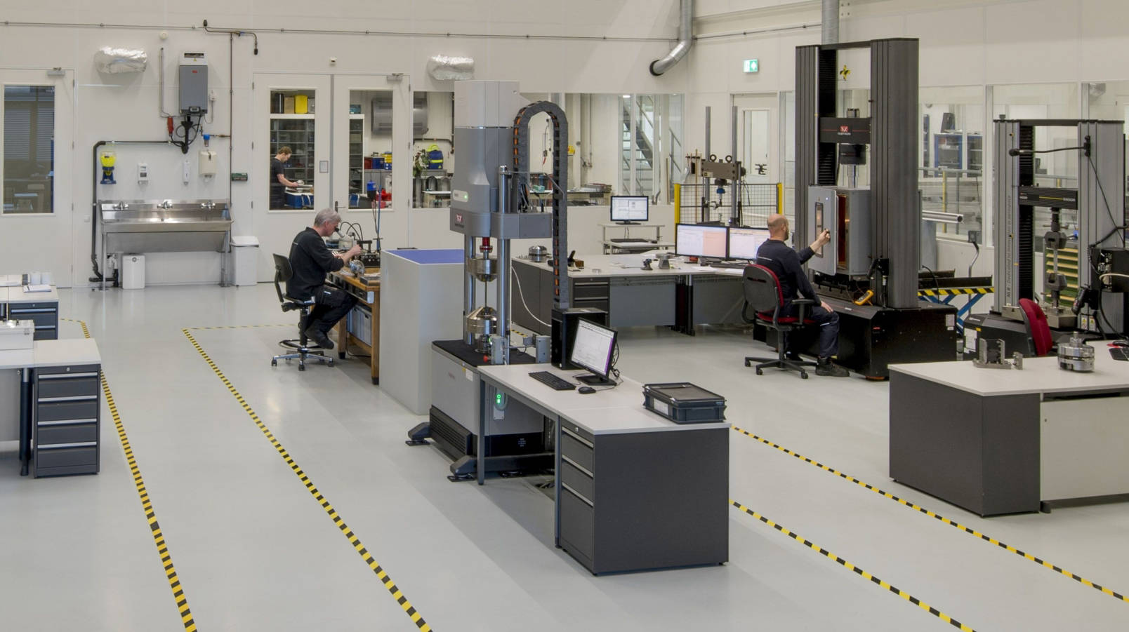 | Instron NLR unveils the Instron E20000