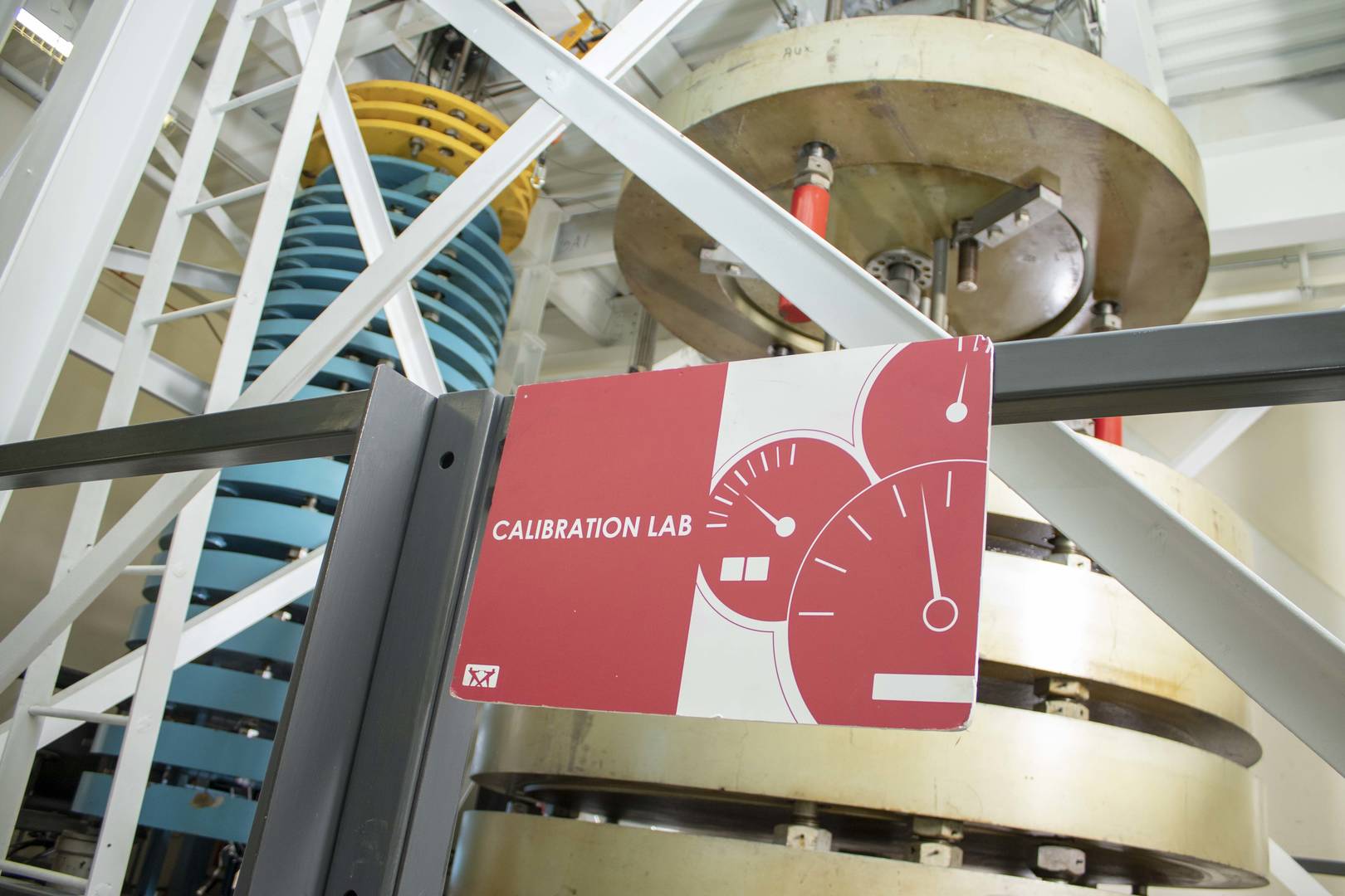 5989-electromechanical-universal-testing-machine-800x600