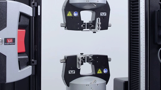 insertion de l’échantillon de tension