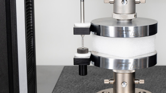 | Instron Druckdeflektometer LVDT