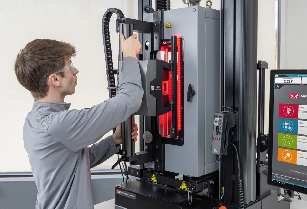 Instalación del AVE3 en la cámara ambiental