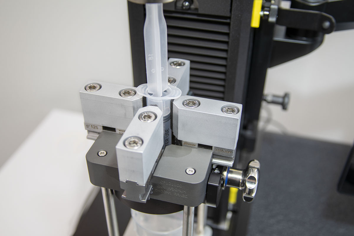 Teste de quebra e força de deslizamento do êmbolo