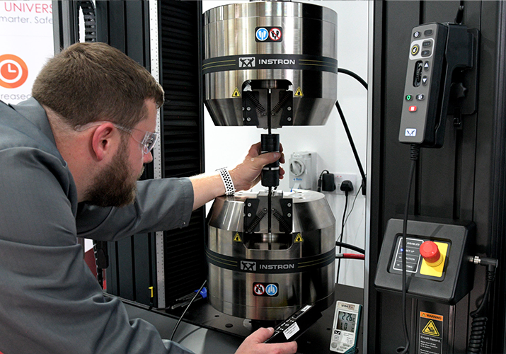 Instron의 교정 및 검증 서비스